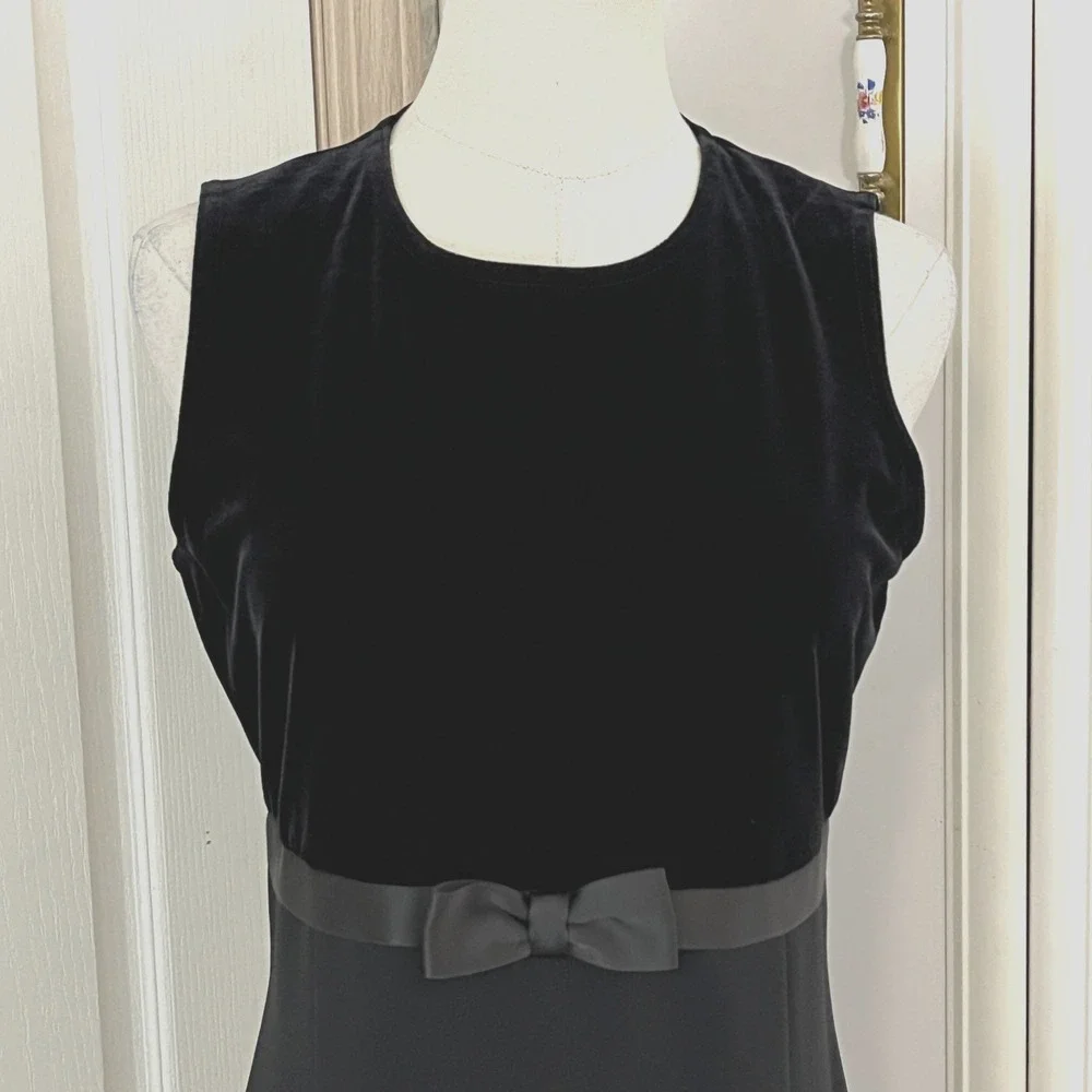 VTG Ann Taylor Woman's Dress Sz 6 Black Velvet Bow Sheath Minimalist USA Evening - Picture 3 of 9